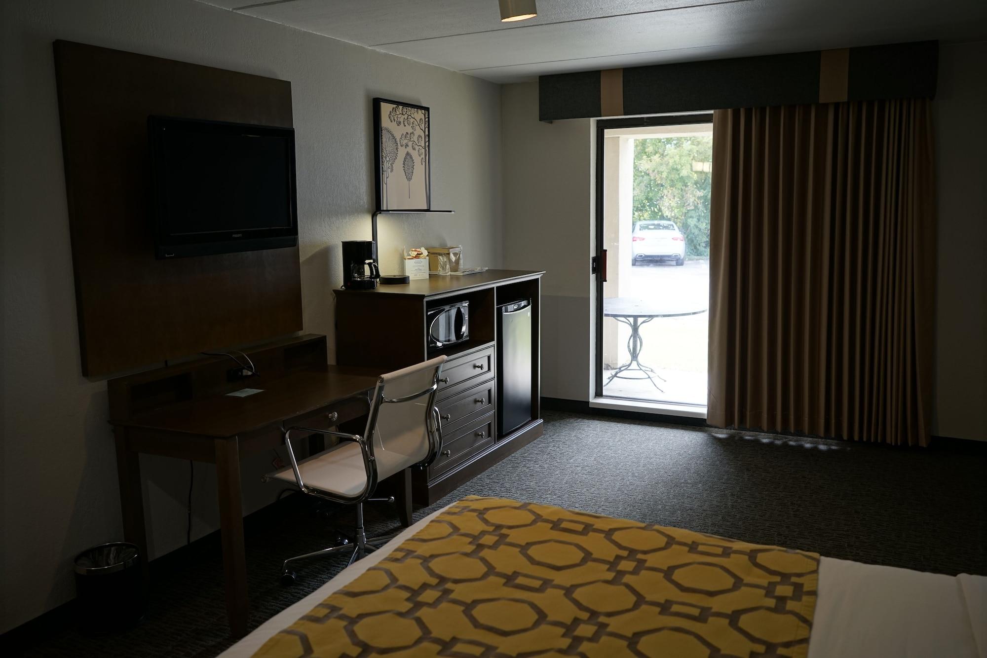 Baymont By Wyndham Shakopee Hotel Exterior photo