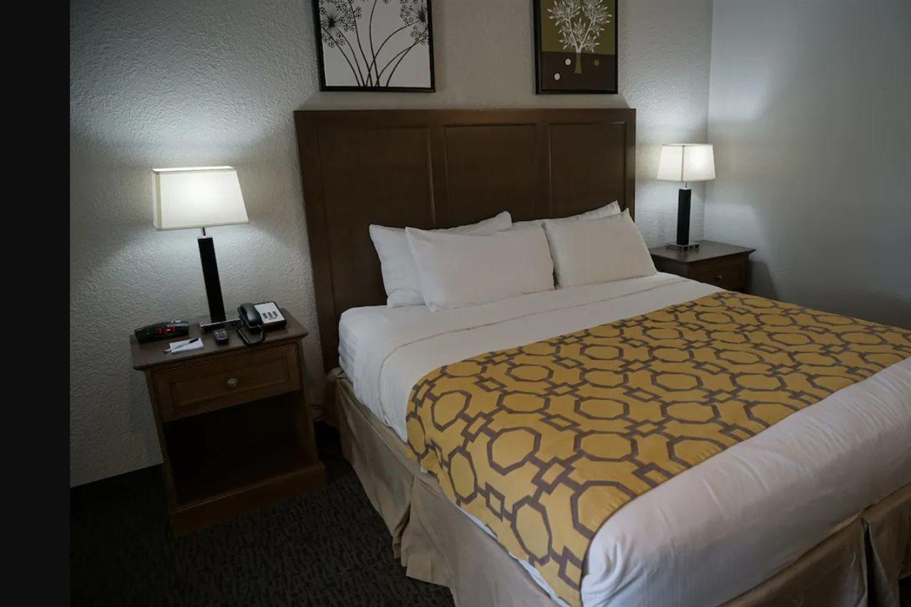 Baymont By Wyndham Shakopee Hotel Exterior photo