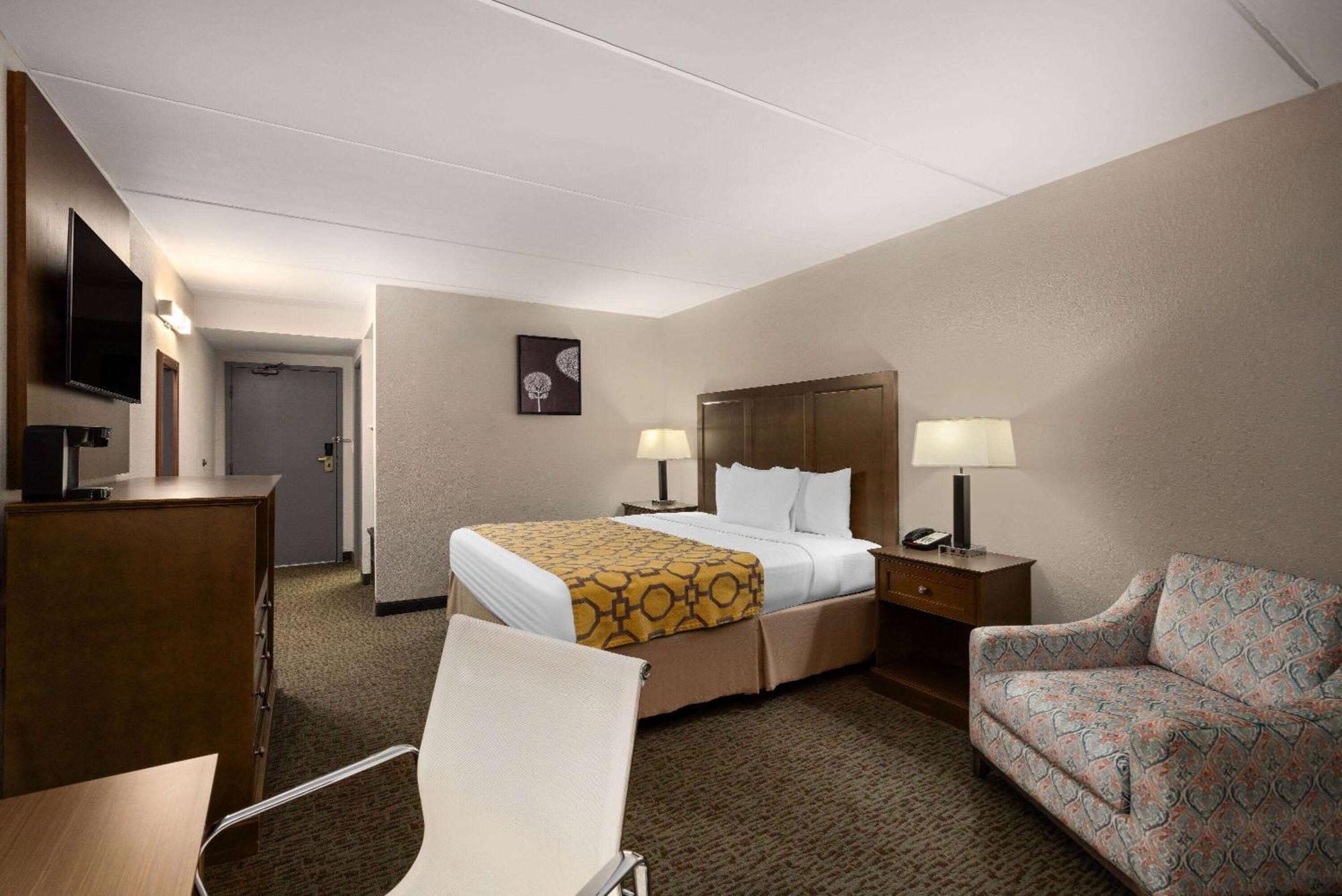 Baymont By Wyndham Shakopee Hotel Exterior photo