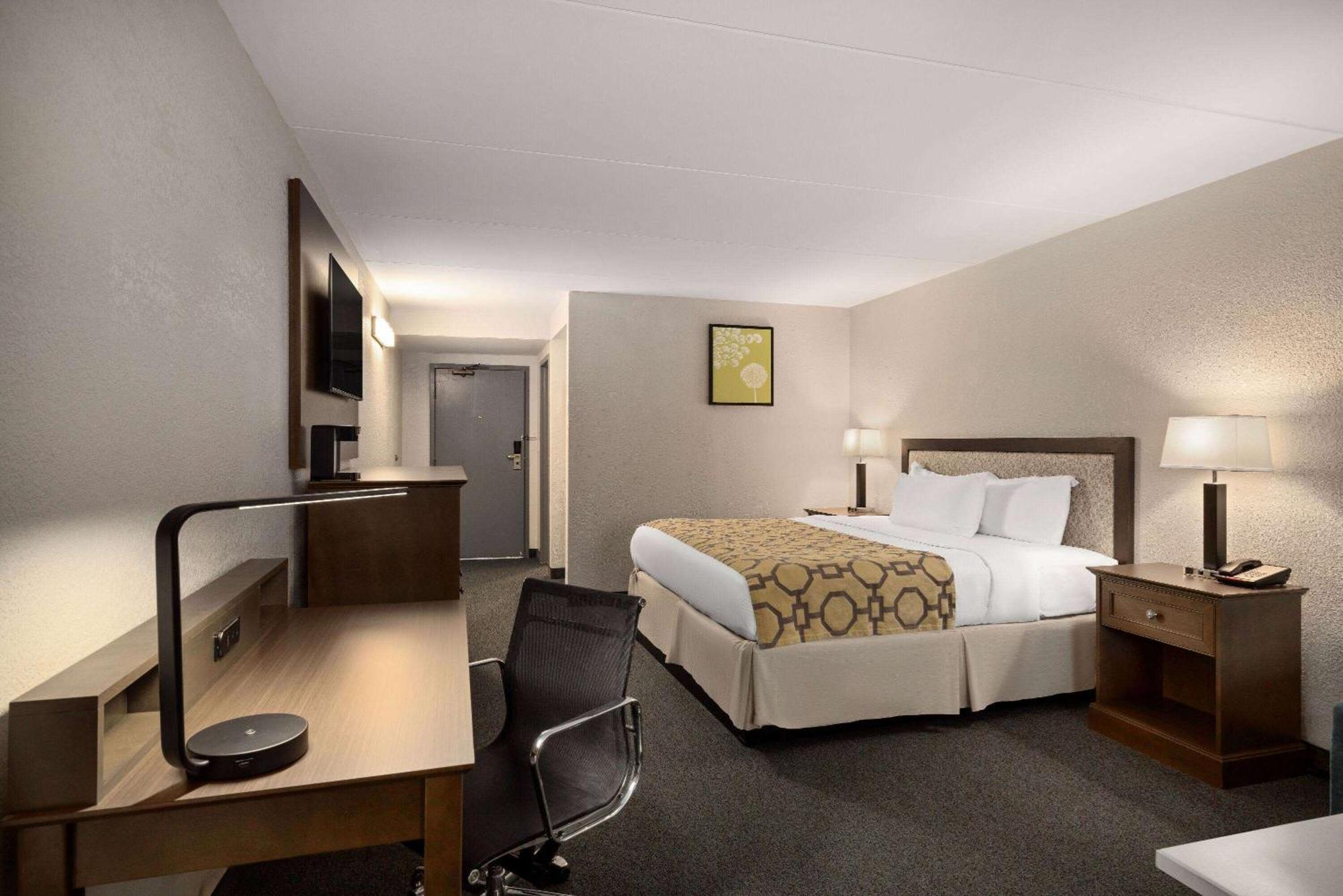 Baymont By Wyndham Shakopee Hotel Exterior photo