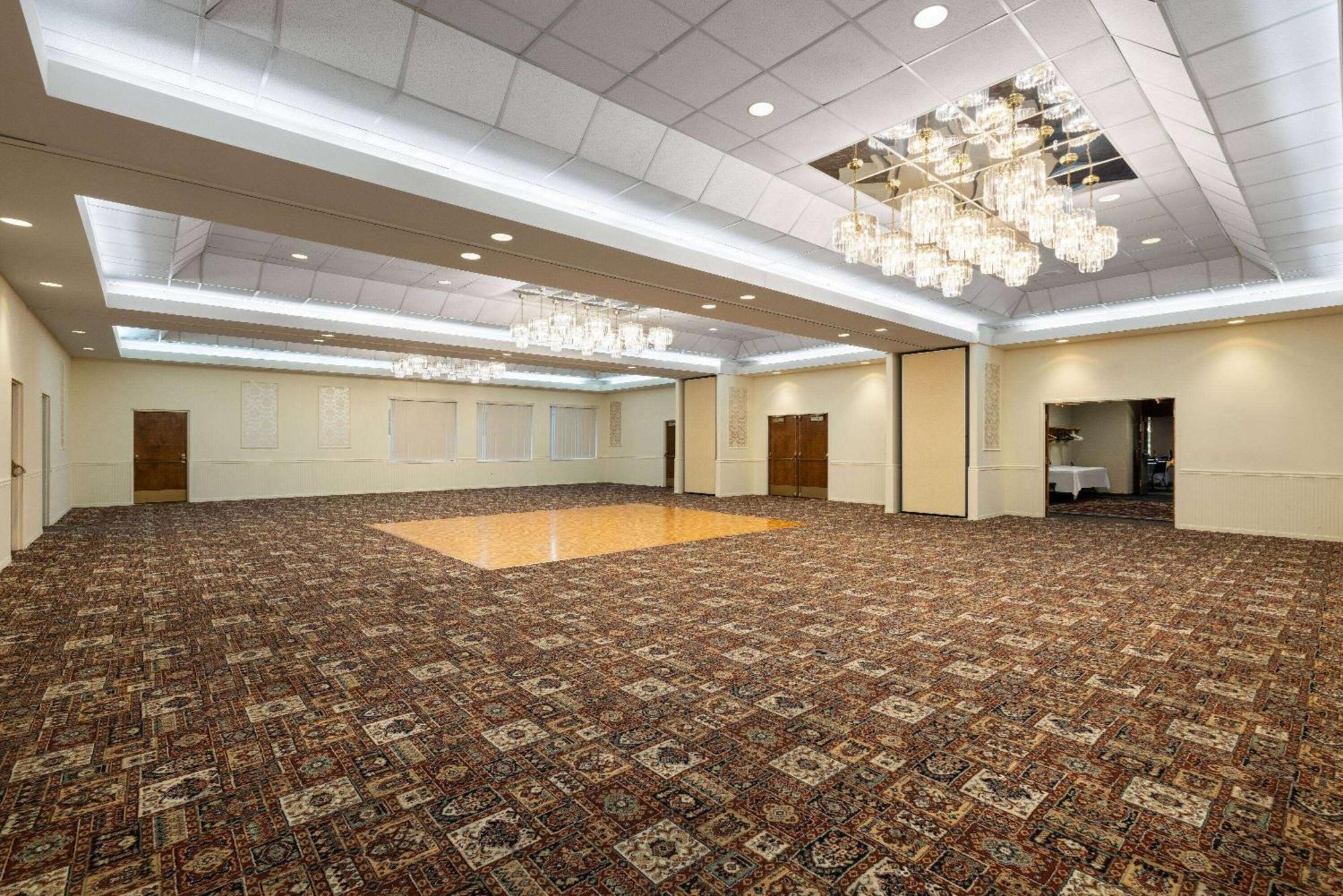 Baymont By Wyndham Shakopee Hotel Exterior photo