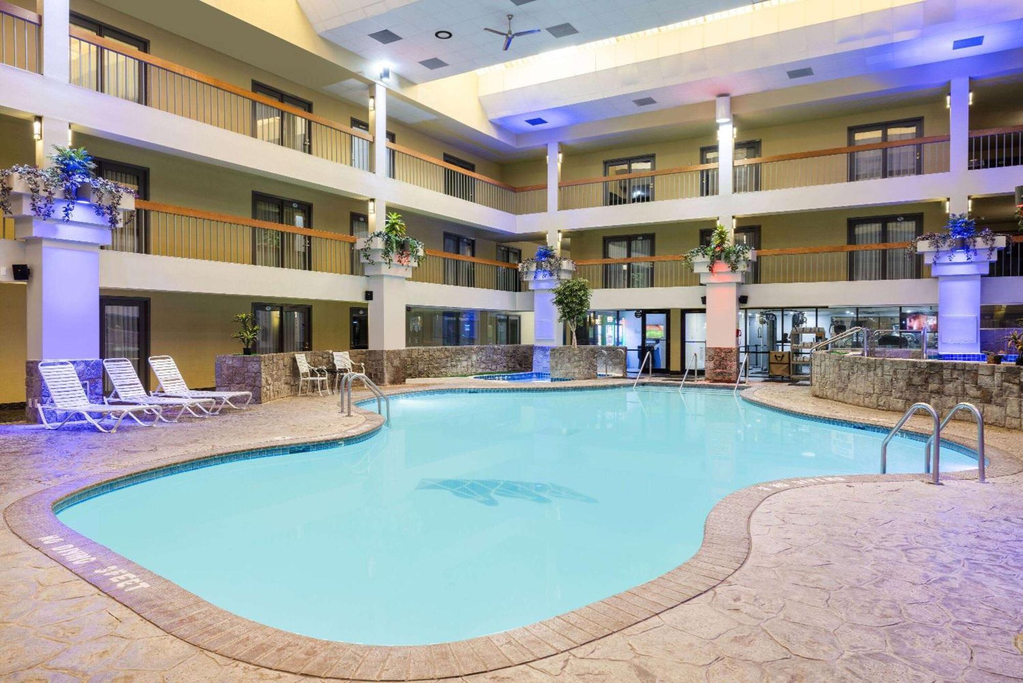 Baymont By Wyndham Shakopee Hotel Exterior photo
