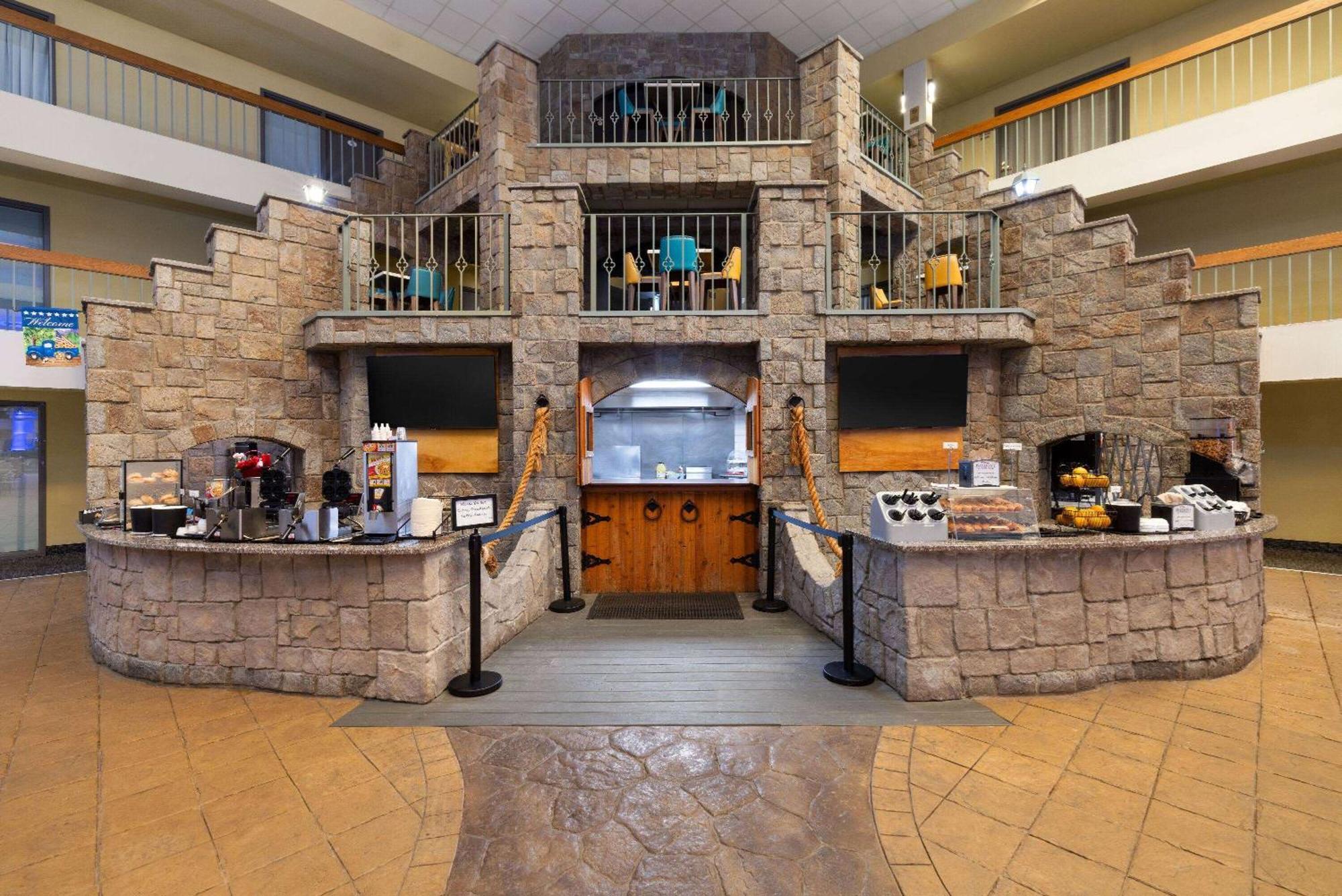 Baymont By Wyndham Shakopee Hotel Exterior photo