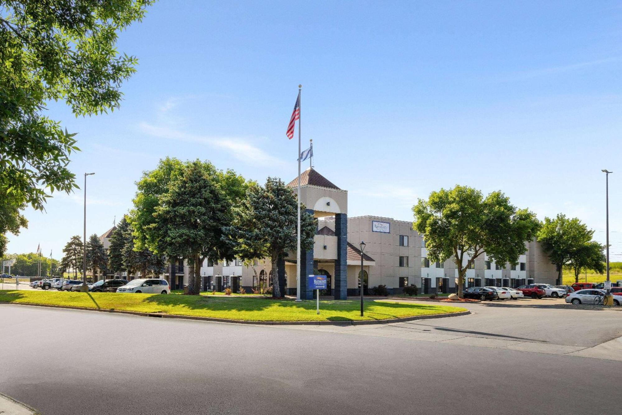 Baymont By Wyndham Shakopee Hotel Exterior photo