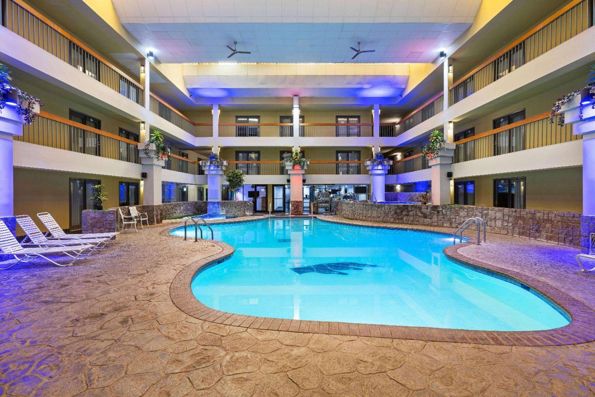 Baymont By Wyndham Shakopee Hotel Exterior photo